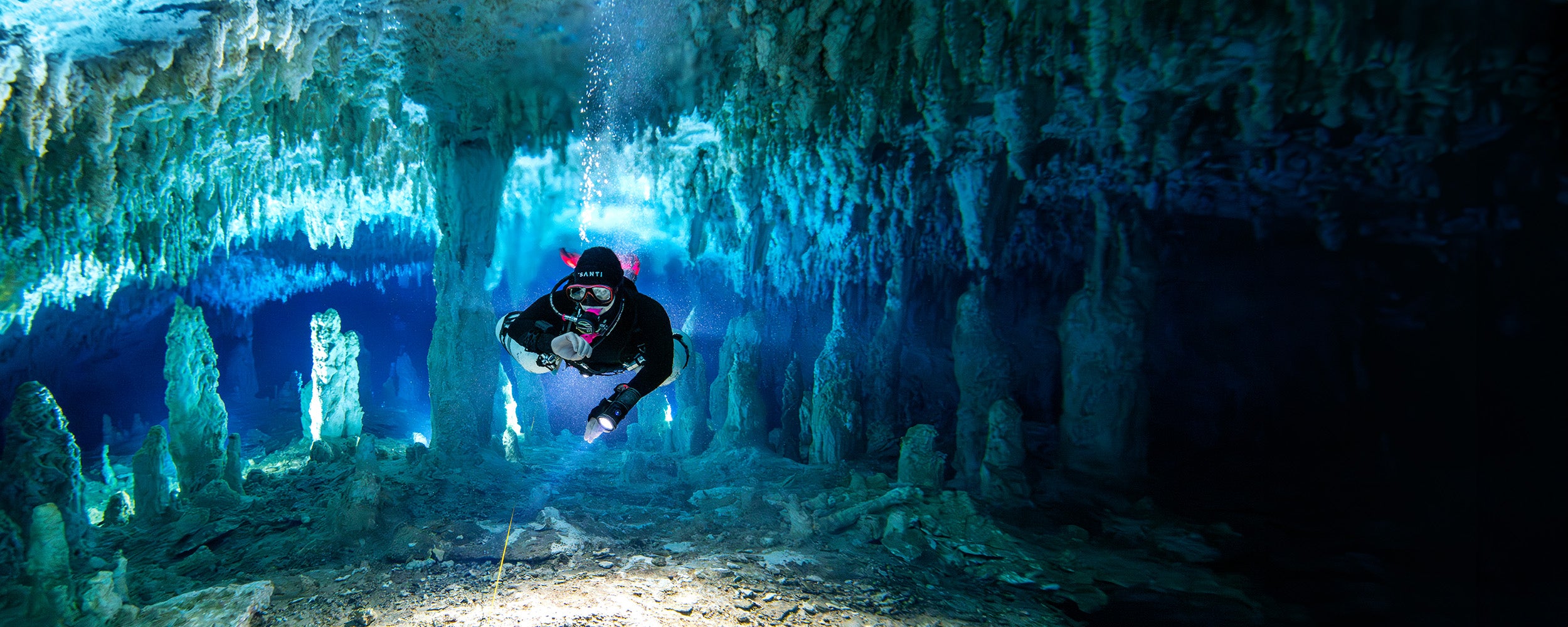 Perdix 3 cave diving